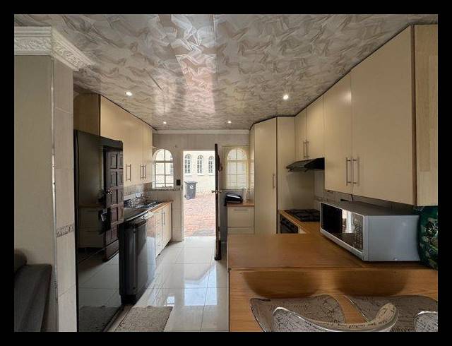 2 BEDROOM TOWNHOUSE FOR SALE IN NORKEM PARK